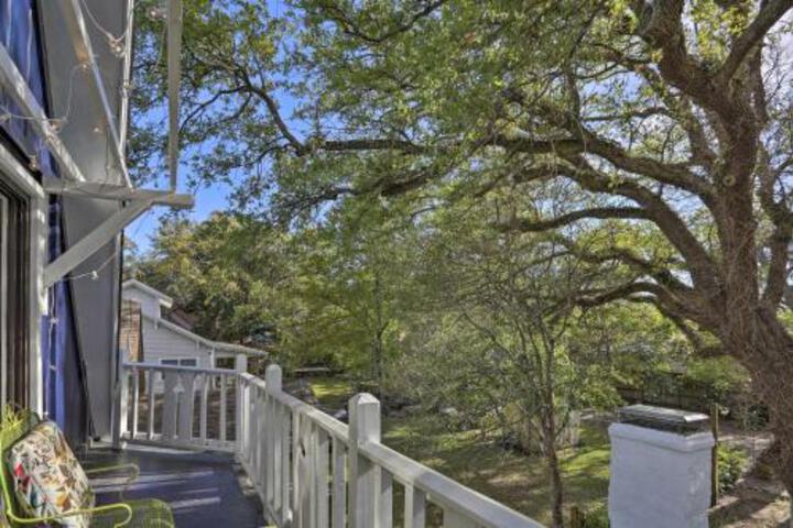 Coastal Walkable Home In Historic Southport! - thumb 2