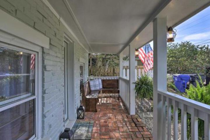 Coastal Walkable Home In Historic Southport! - thumb 6
