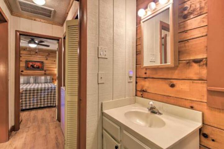 Cabin 18 Mi To Smoky Mountains National Park! - thumb 0