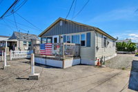 Hampton Cottage Walk to Beaches  Marina