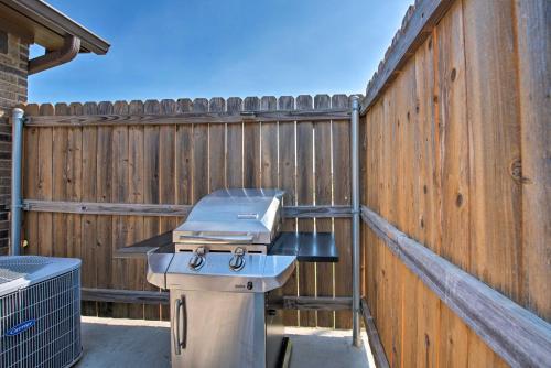 College Station House 2.5 Mi To A & M Campus! - thumb 1