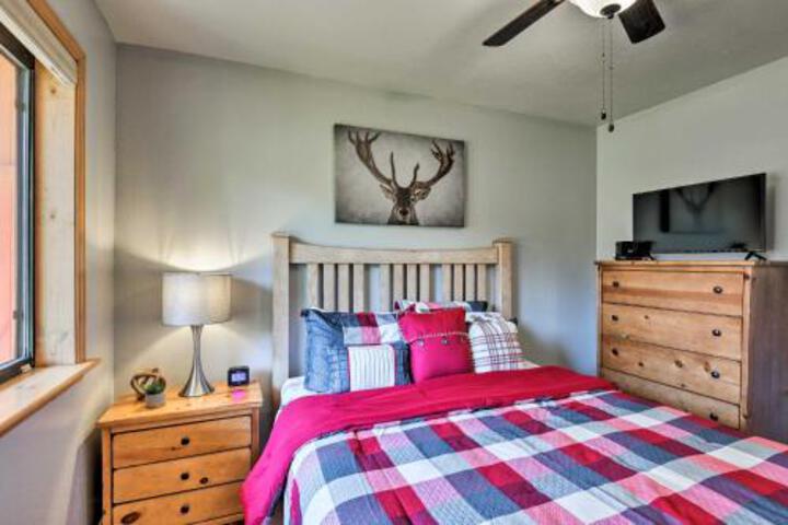 Modern Munds Park Home W / Loft Deck+Fire Pit - thumb 4