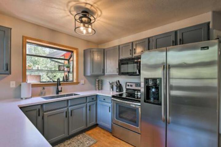 Modern Munds Park Home W / Loft Deck+Fire Pit - thumb 6