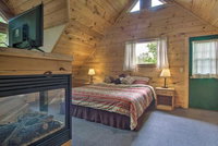 Rustic Rothbury Cabin at the Double JJ Resort