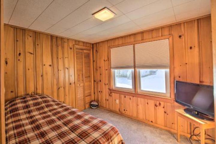 Renovated Lakehouse With Kayaks & Beach Access! - thumb 2