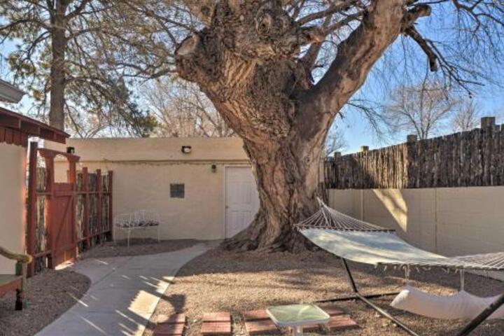 Quaint Albuquerque Abode W / Private Backyard! - thumb 4