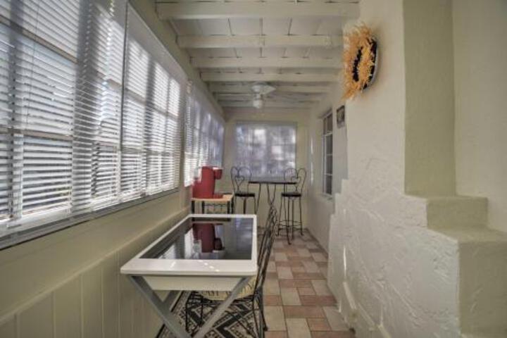 Quaint Albuquerque Abode W / Private Backyard! - thumb 0