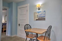 Ocean View Apartment Walk to Cafes  Beach