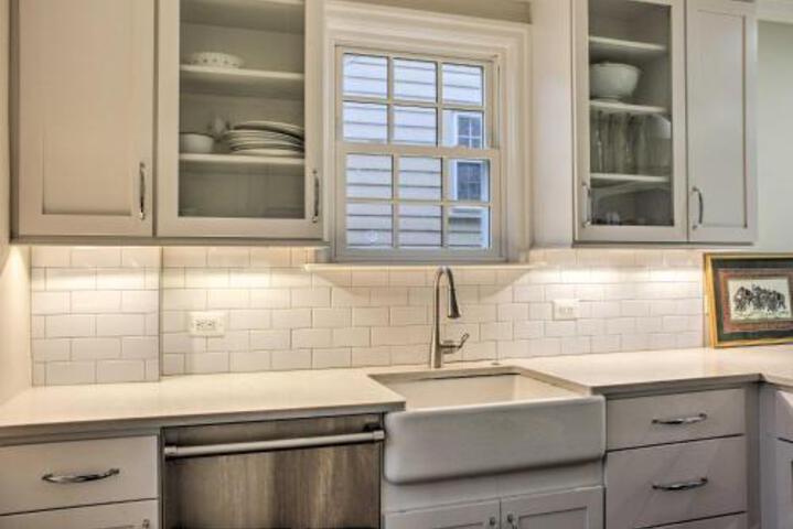 Classic D.C. Home 10 Min To Metro Station! - thumb 3