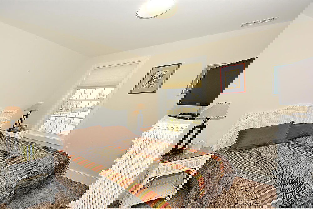 Sunset Station 39895 Assawomen St By Long & Foster - thumb 4