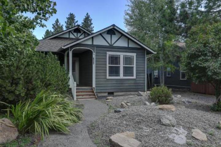 Huckleberry Cottage - thumb 0