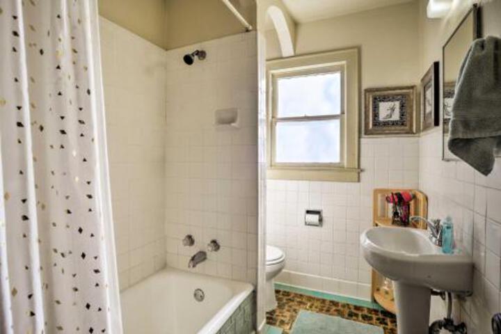 Charming Craftsman Prime Nob Hill Location! - thumb 6