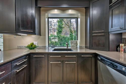 Luxurious Townhome 5 Miles To Temple Square! - thumb 0