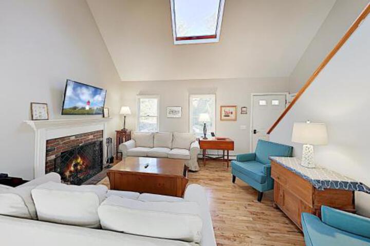 New Listing! Freshly Renovated Home: Near Beaches! Home - thumb 3