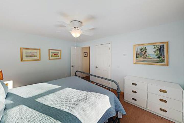 New Listing! Freshly Renovated Home: Near Beaches! Home - thumb 0