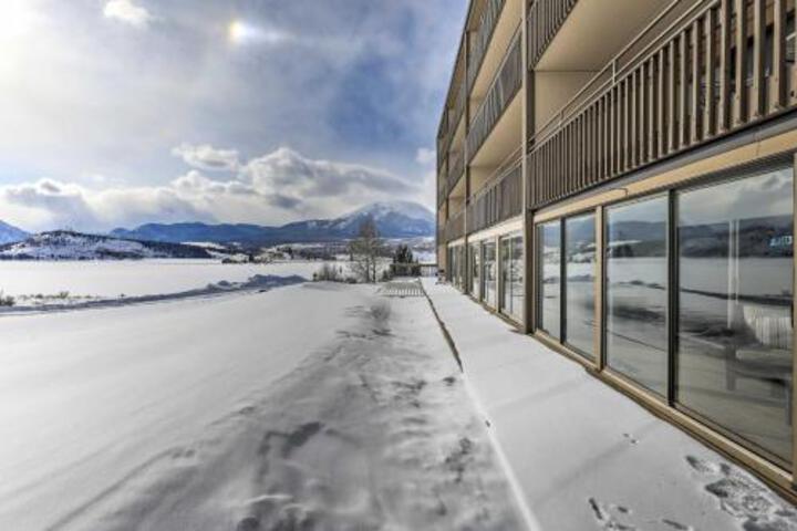 Lakefront Retreat With Panoramic Mountain Views - thumb 2