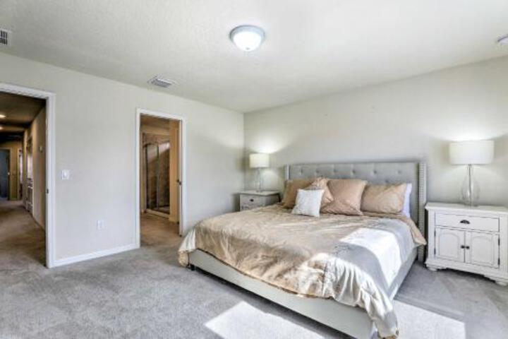 Luxe Modern Villa With Heated Pool 12Mi To Disney! - thumb 4
