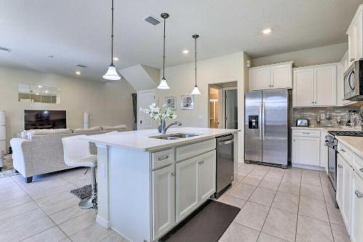 Luxe Modern Villa With Heated Pool 12Mi To Disney! - thumb 6