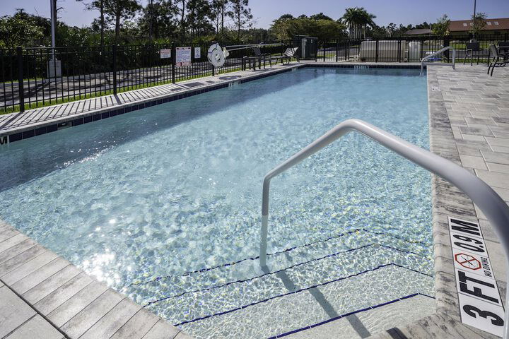 Holiday Inn Express & Suites Fort Myers Airport, An IHG Hotel - thumb 1