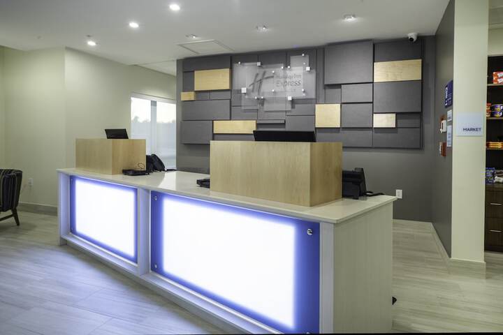 Holiday Inn Express & Suites Fort Myers Airport, An IHG Hotel - thumb 5