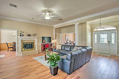 Large Waterfront Lake Palestine Home W / Dock! - thumb 2