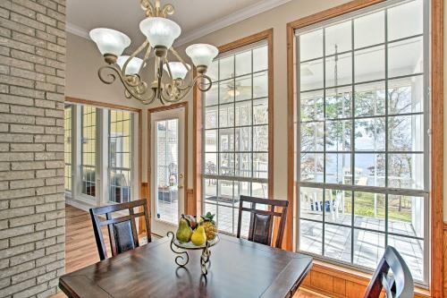 Large Waterfront Lake Palestine Home W / Dock! - thumb 4