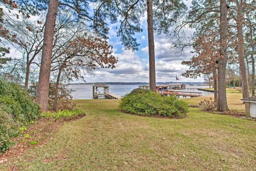Large Waterfront Lake Palestine Home W / Dock! - thumb 5