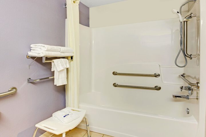 Microtel Inn & Suites By Wyndham Cherokee - thumb 5