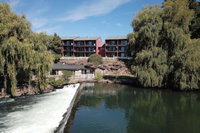 Bend Riverside Inn  Suites