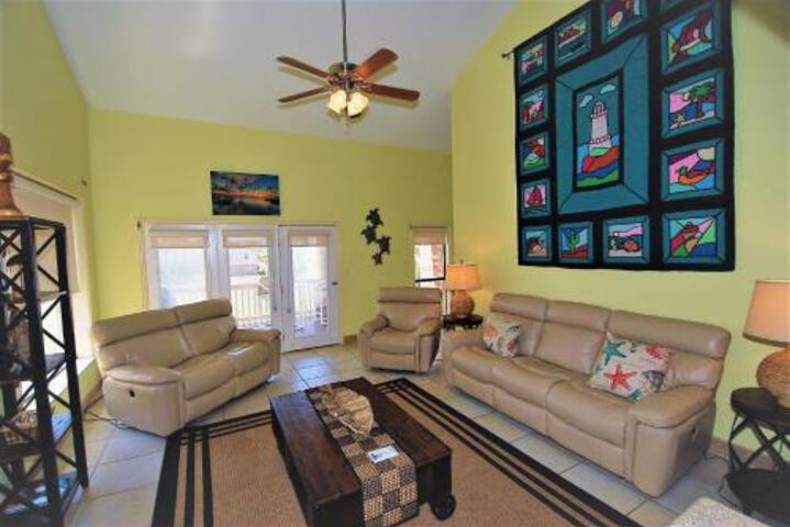112 E. Cora Lee Townhouse