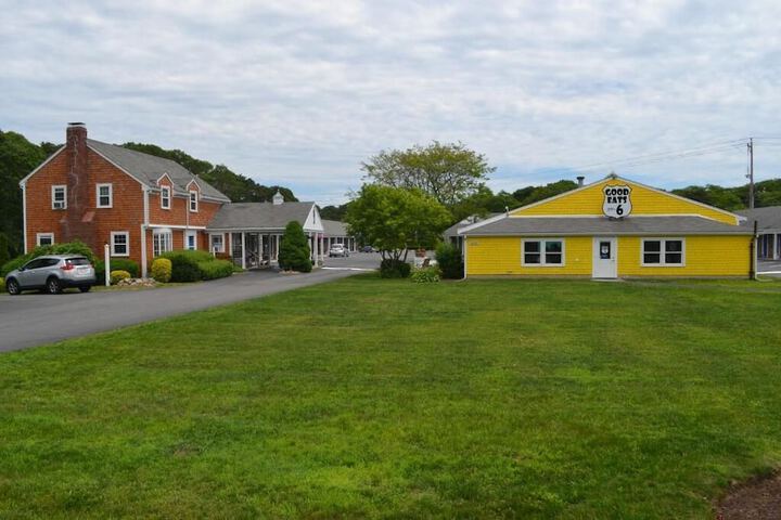 Town Crier Motel - thumb 1