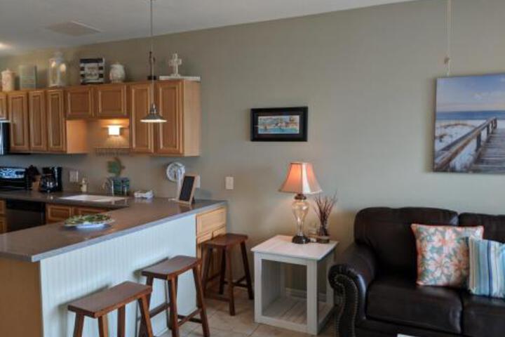 A2 First Floor Condo With Amazing Views! - thumb 2