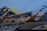 La Quinta Inn  Suites by Wyndham Columbus - Grove City