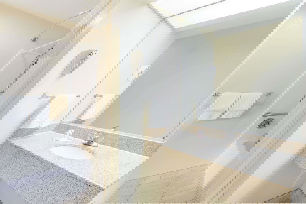 Super 8 By Wyndham Stafford - thumb 5