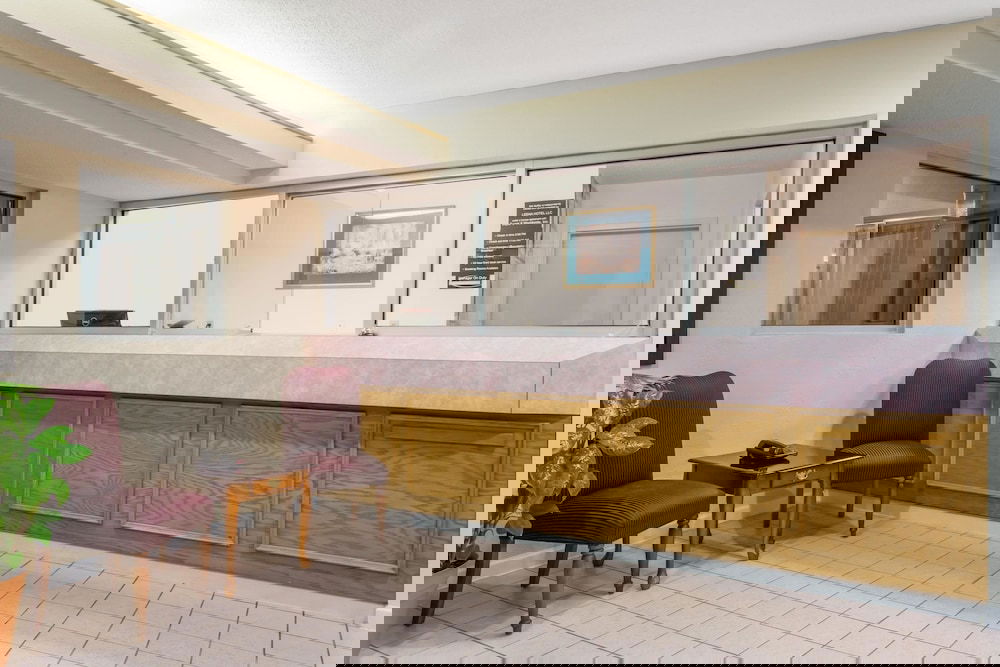 Super 8 By Wyndham Stafford - thumb 1