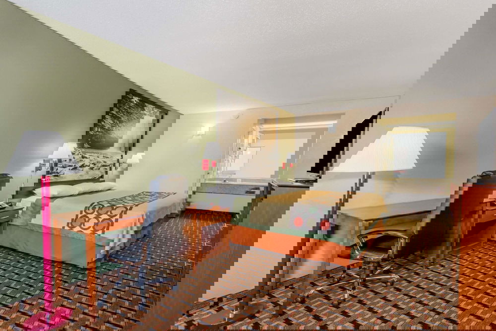 Super 8 By Wyndham Stafford - thumb 6