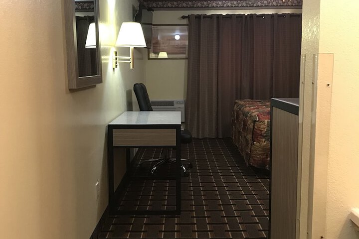 Deluxe Inn Nebraska City - thumb 7