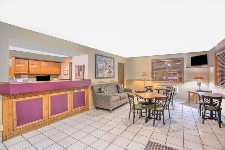 Super 8 By Wyndham Christiansburg/Blacksburg Area - thumb 2