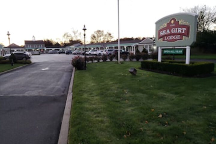 Sea Girt Lodge - thumb 0