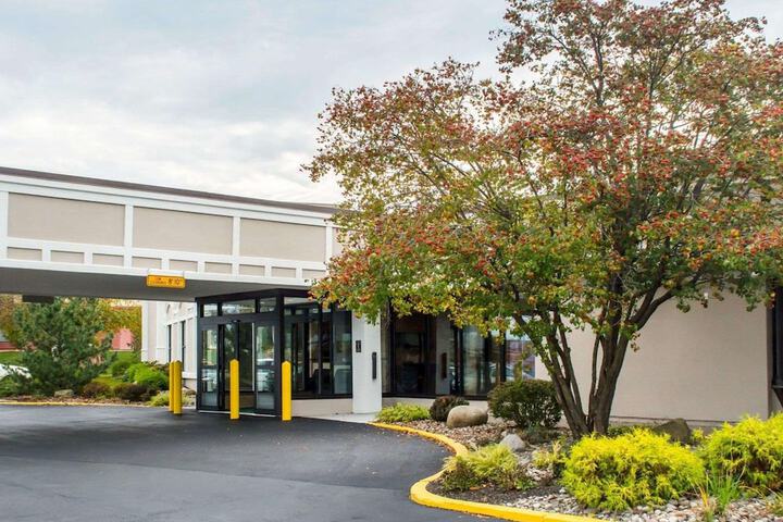 Quality Inn Geneseo - thumb 2