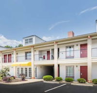 Super 8 by Wyndham Alexander City - Accommodation Rooms