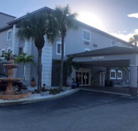 Days Inn  Suites by Wyndham Bonita Springs North Naples - Accommodation Rooms