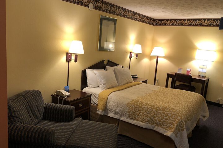 Days Inn & Suites By Wyndham Youngstown / Girard Ohio - thumb 3