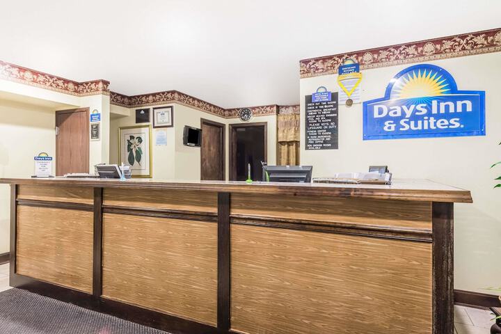 Days Inn & Suites By Wyndham Youngstown / Girard Ohio - thumb 2