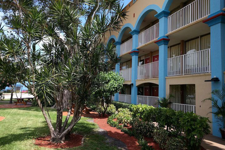 Red Carpet Inn Airport/Cruiseport - thumb 3