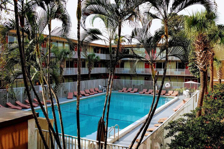 Red Carpet Inn Airport/Cruiseport - thumb 7