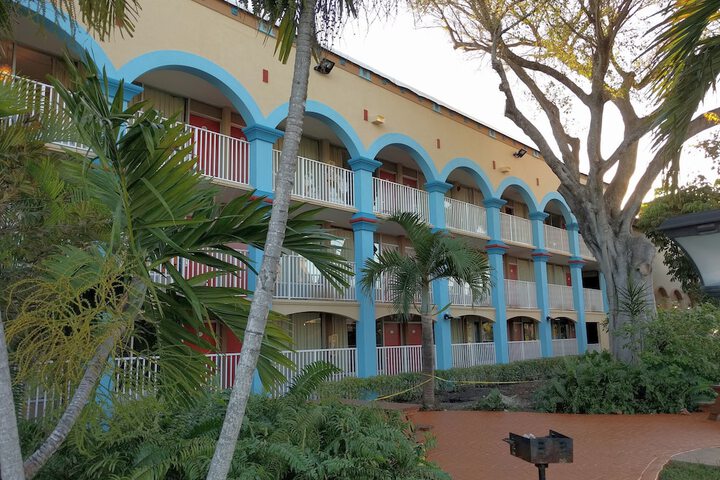 Red Carpet Inn Airport/Cruiseport - thumb 5