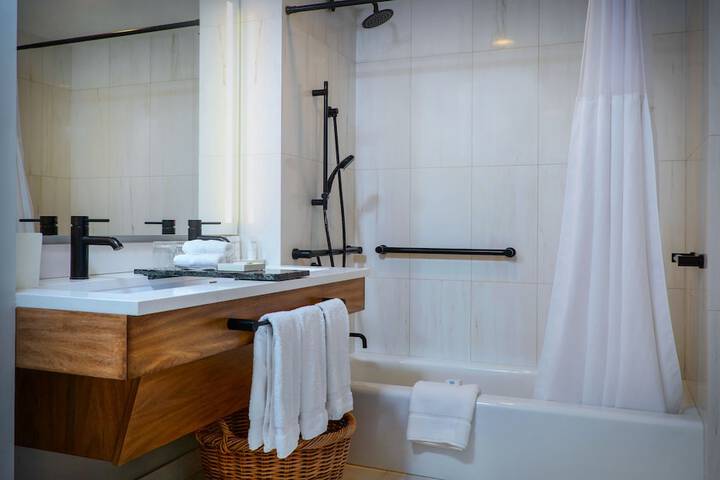 Pelican Grand Beach Resort - A Noble House Resort - thumb 6