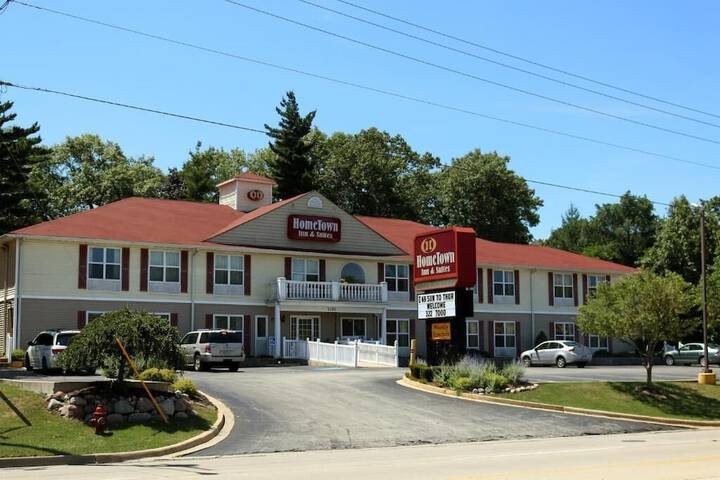 HomeTown Inn & Suites - thumb 2