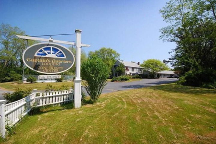 Captains Quarters Motel & Conference Center - thumb 2